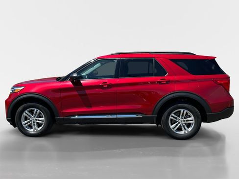 Used 2023 Ford Explorer XLT w/ Equipment Group 202A AWD/4WD image 2