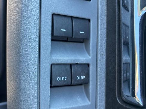 Used 2012 Ford F150 XLT w/ XLT Chrome Pkg image 17