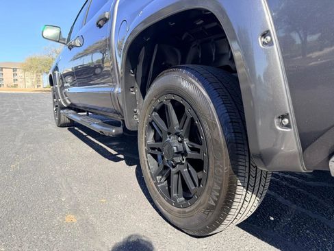 Used 2015 Toyota Tundra SR5 w/ SR5 Upgrade Package image 18