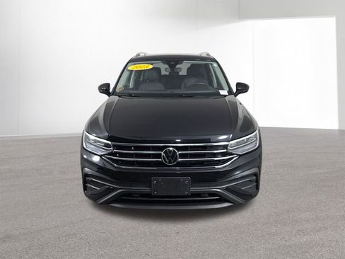 Used 2023 Volkswagen Tiguan SE w/ Panoramic Sunroof Package image 17