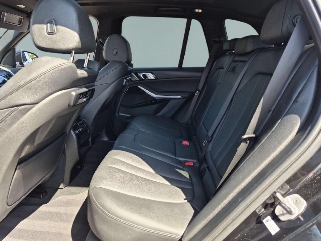 Used 2020 BMW X5 xDrive40i w/ Parking Assistance Package AWD/4WD image 25