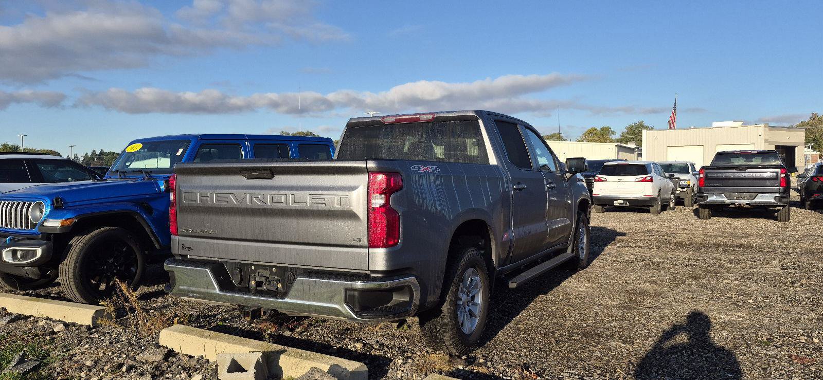 Used 2021 Chevrolet Silverado 1500 LT AWD/4WD image 3