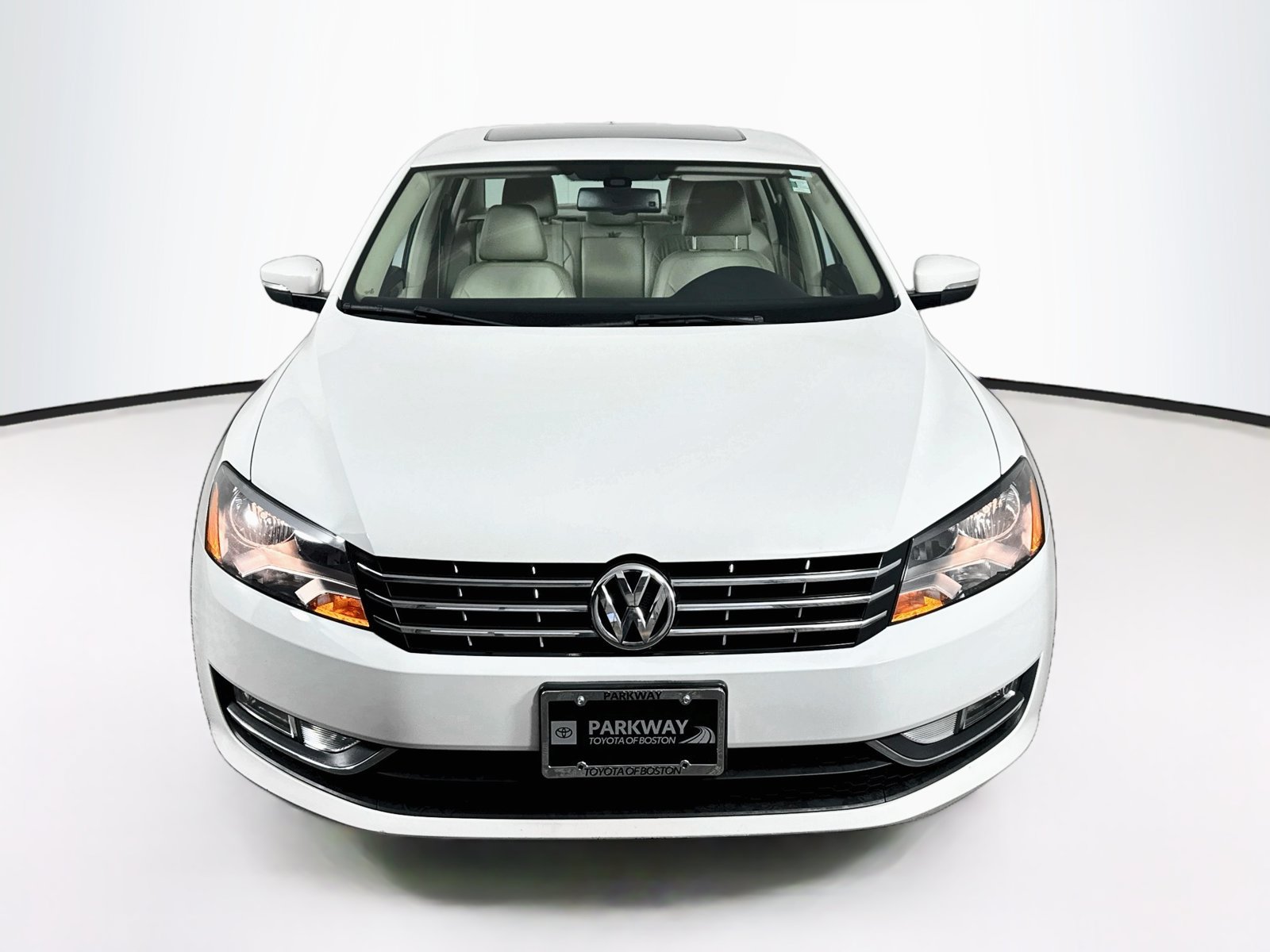 Used 2014 Volkswagen Passat TDI SEL Premium FWD image 2