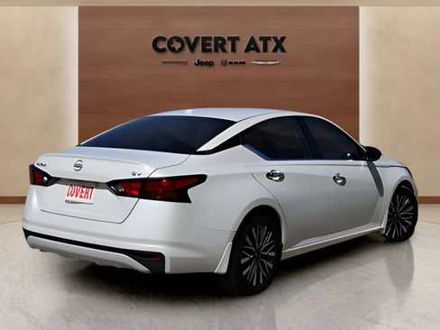 Used 2024 Nissan Altima 2.5 SV FWD image 5