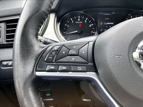Used 2017 Nissan Rogue SV AWD/4WD image 11