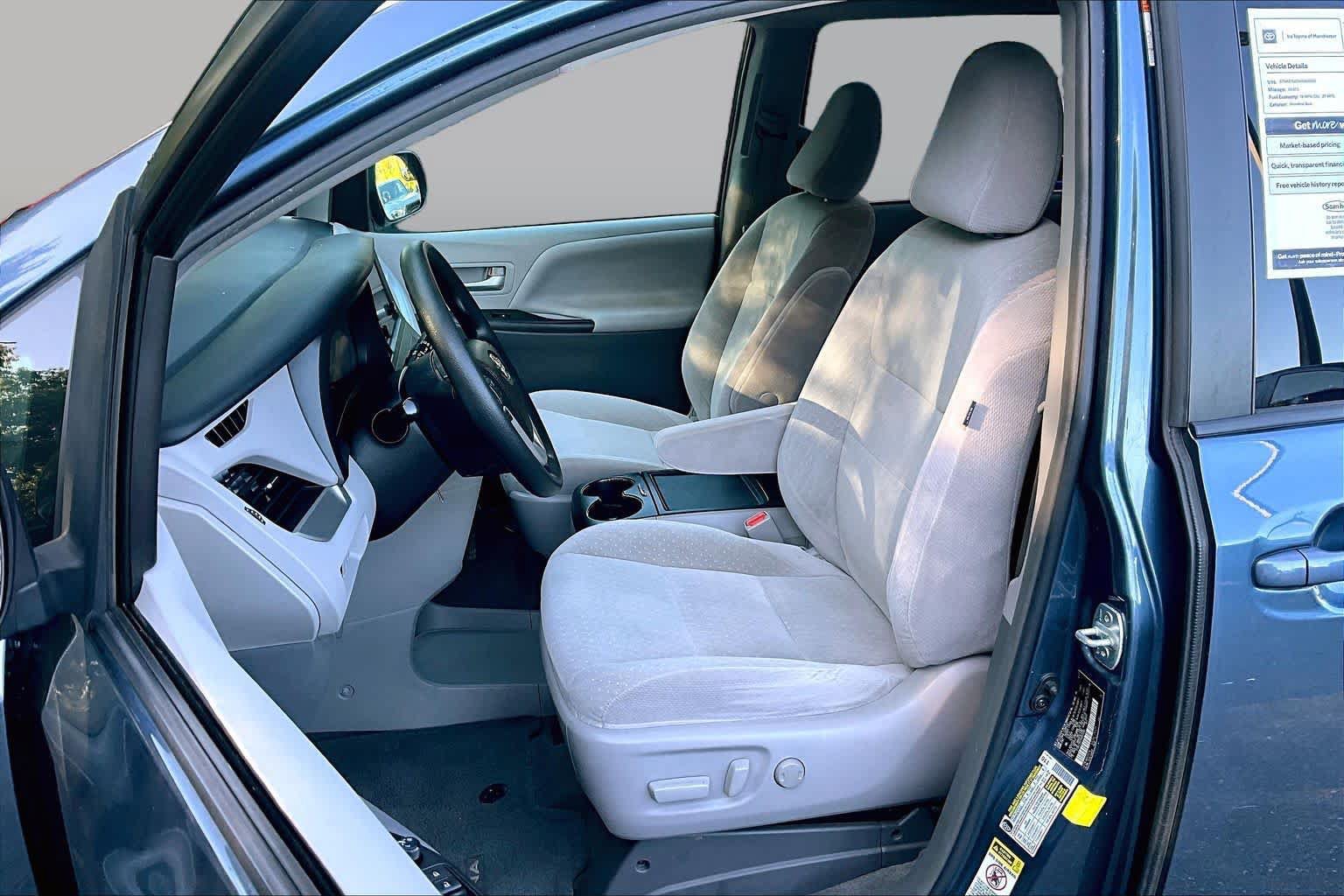 Certified 2017 Toyota Sienna LE FWD image 9