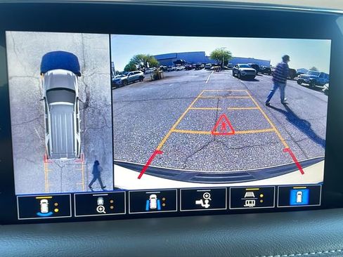 Used 2021 Chevrolet Tahoe Z71 w/ Z71 Off-Road Package image 28