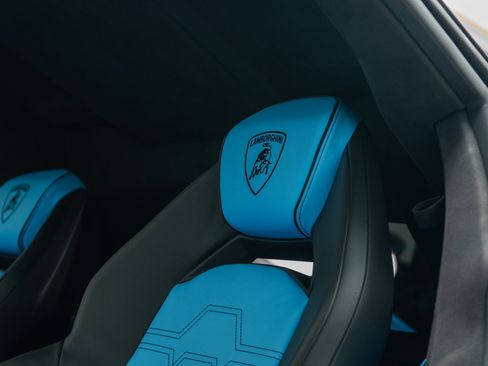 Used 2025 Lamborghini Revuelto AWD/4WD image 26