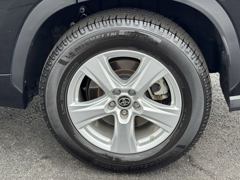 Used 2023 Toyota Highlander LE image 43