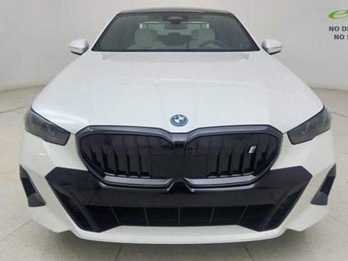 Used 2024 BMW i5 eDrive40i w/ Executive Package RWD image 2