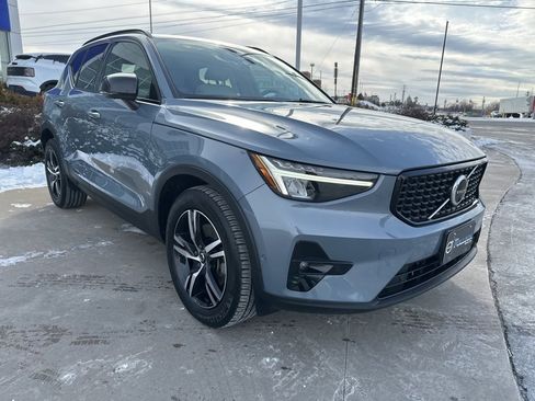 Used 2023 Volvo XC40 B5 Plus w/ Driver Assist Package image 3