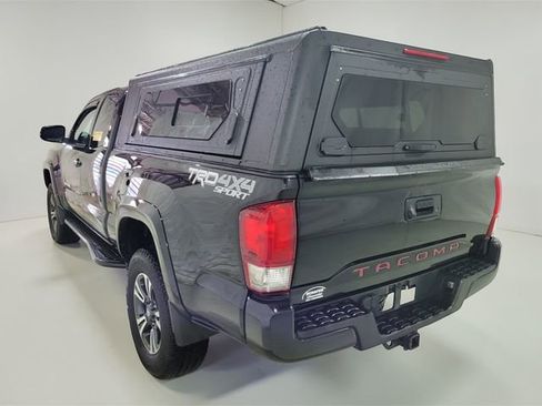 Used 2016 Toyota Tacoma TRD Sport w/ Towing Package image 13
