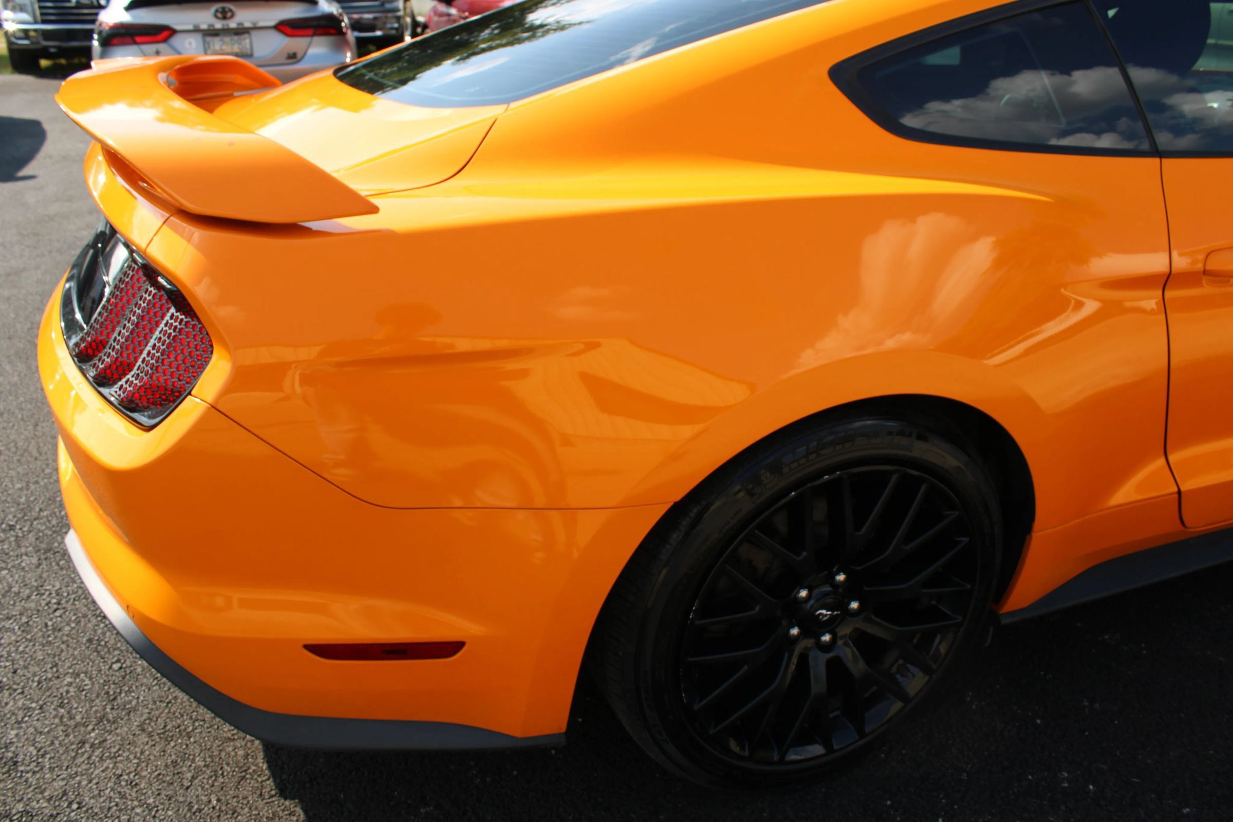 Used 2018 Ford Mustang GT Premium w/ GT Performance Package RWD image 11