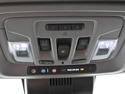 Used 2024 GMC Sierra 1500 Denali w/ Technology Package AWD/4WD image 30