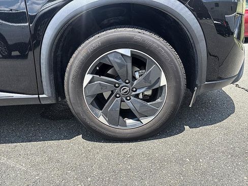 Certified 2024 Nissan Rogue SV AWD/4WD image 11