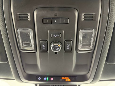 Used 2023 Chevrolet Tahoe Z71 w/ Luxury Package AWD/4WD image 29