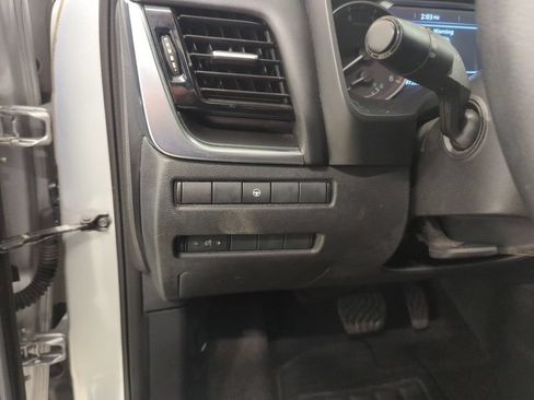 Used 2021 Nissan Rogue SV AWD/4WD image 15