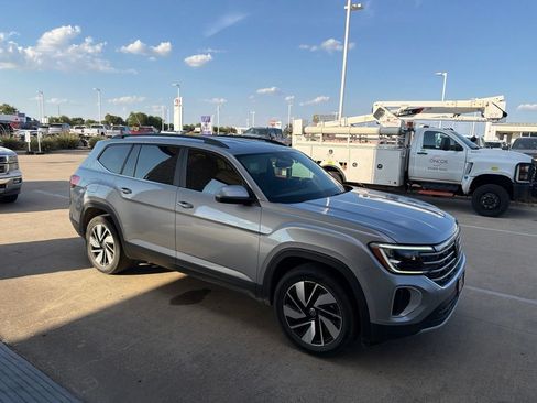 Used 2024 Volkswagen Atlas SE FWD image 1