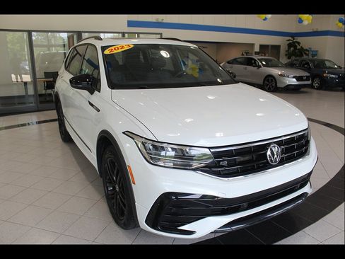 Used 2022 Volkswagen Tiguan SE R-Line AWD/4WD image 3