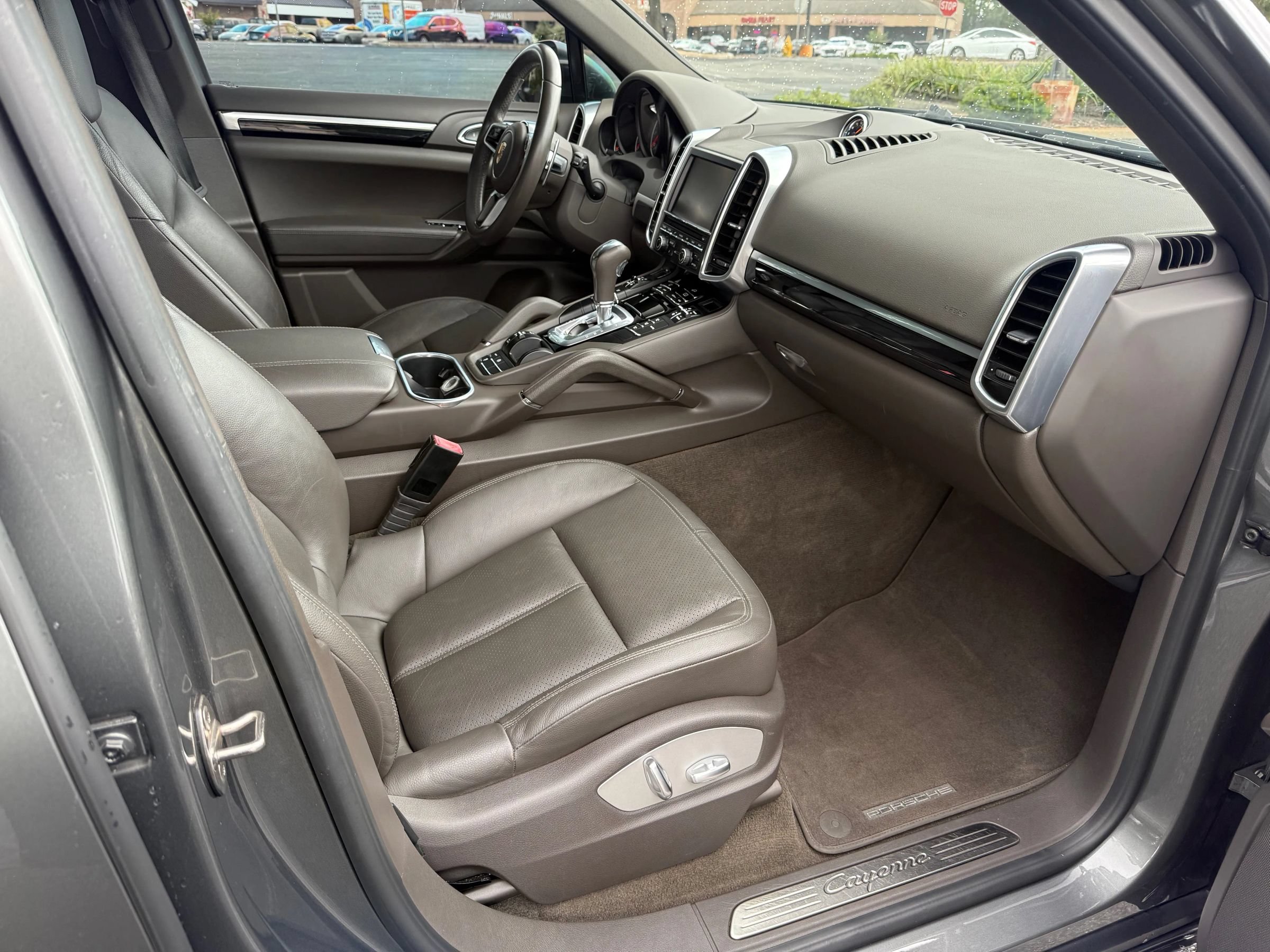 Used 2016 Porsche Cayenne AWD/4WD image 16