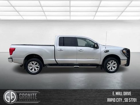 Used 2019 Nissan Titan SV w/ SV Convenience Package AWD/4WD image 7