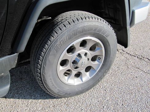 Used 2012 Toyota FJ Cruiser 4WD w/ Upgrade Pkg image 12
