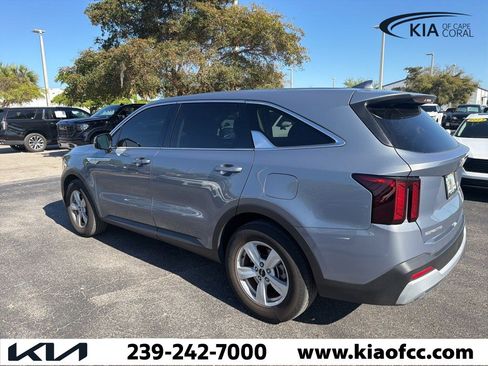 Used 2024 Kia Sorento LX image 4