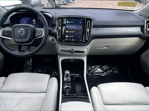 Used 2023 Volvo XC40 B5 Plus w/ Climate Package image 15