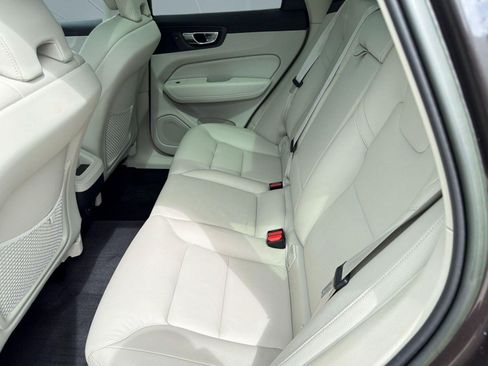 Used 2023 Volvo XC60 B5 Core w/ Climate Package image 15