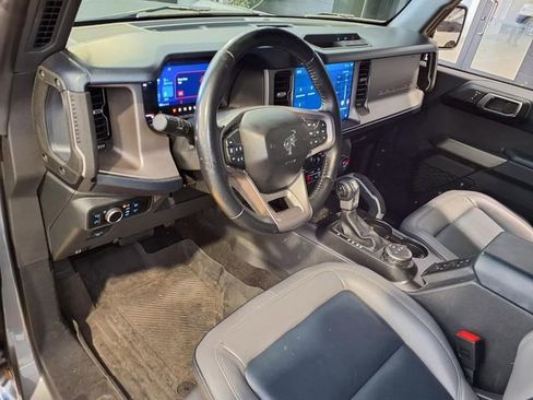 Used 2023 Ford Bronco Outer Banks image 4