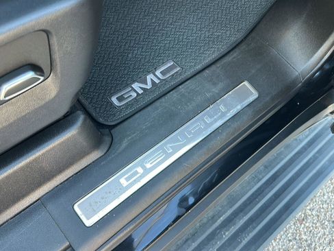 Used 2022 GMC Yukon XL Denali image 27