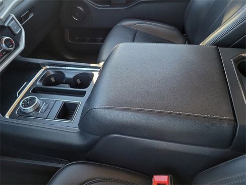 Used 2024 Ford Expedition XLT image 20