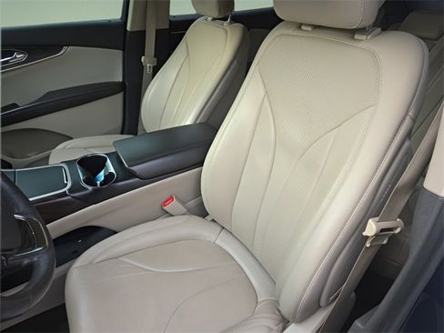 Used 2019 Lincoln Nautilus Reserve image 12