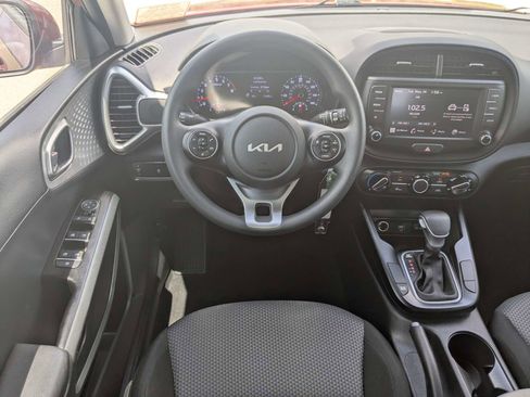 Used 2022 Kia Soul LX FWD image 17