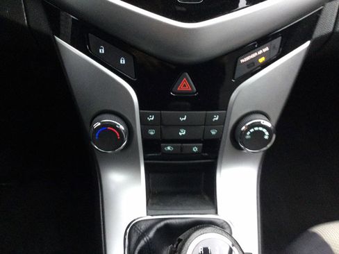 Used 2014 Chevrolet Cruze LS image 20