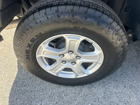 Used 2025 Jeep Wrangler Sport image 8