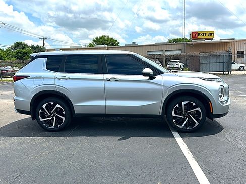 Used 2023 Mitsubishi Outlander SE AWD/4WD image 9