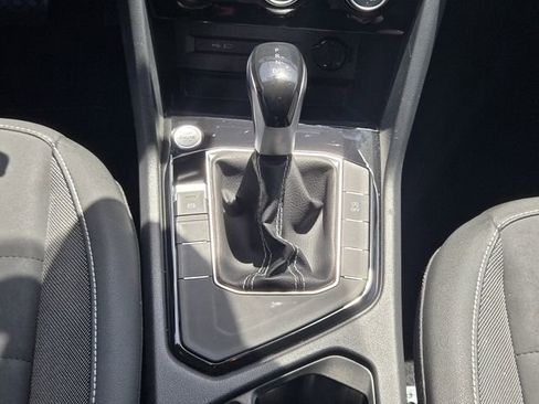 Certified 2023 Volkswagen Taos SE FWD image 20