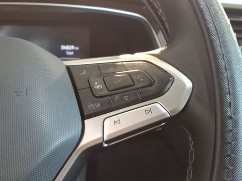 Used 2022 Volkswagen Tiguan SE AWD/4WD image 15