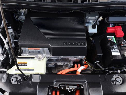 Used 2018 Nissan Leaf SL w/ SL Technology Package FWD image 11