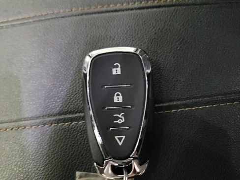 Used 2021 Chevrolet Traverse LS image 32