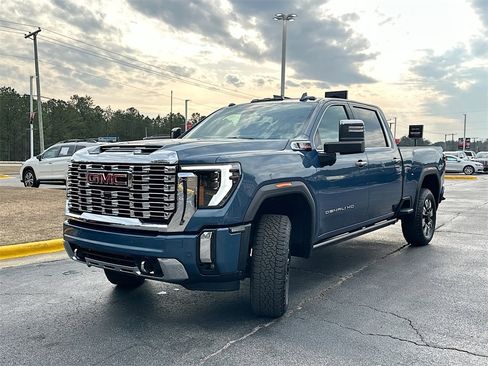 New 2026 GMC Sierra 2500 Denali w/ Denali Reserve Package image 2