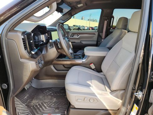 Used 2024 Chevrolet Silverado 1500 LT Trail Boss w/ Convenience Package II image 11