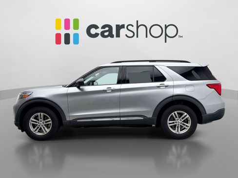 Used 2020 Ford Explorer XLT w/ Equipment Group 202A AWD/4WD image 2