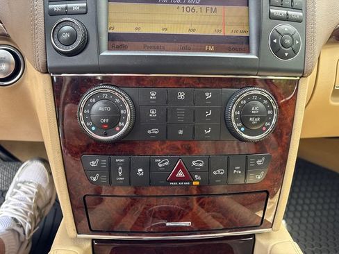 Used 2012 Mercedes-Benz GL 550 4MATIC image 32