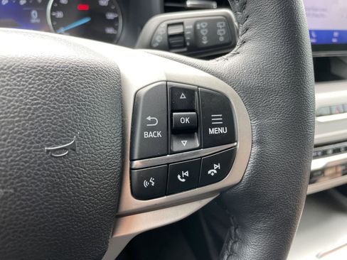 Used 2024 Ford Explorer XLT image 16