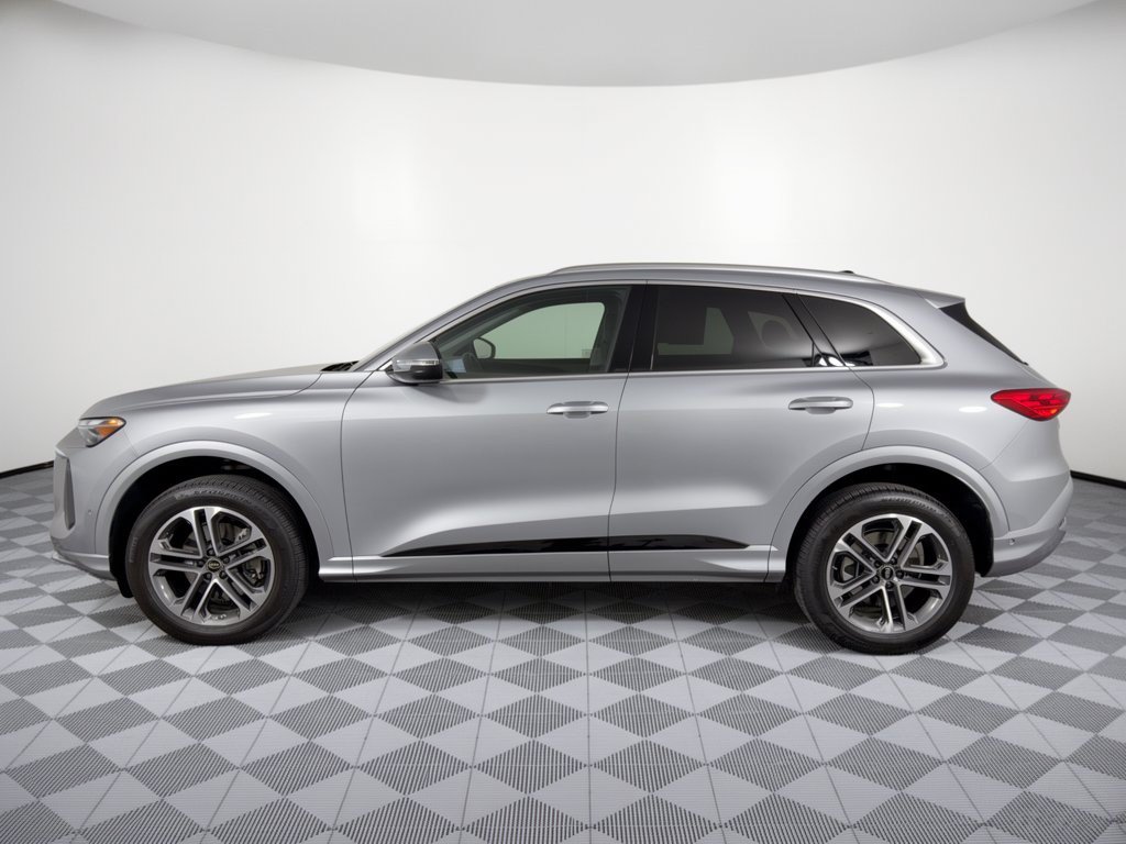 Certified 2026 Audi Q5 Premium AWD/4WD image 2