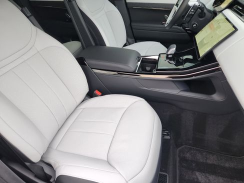 New 2026 Land Rover Range Rover Sport Dynamic SE AWD/4WD image 9