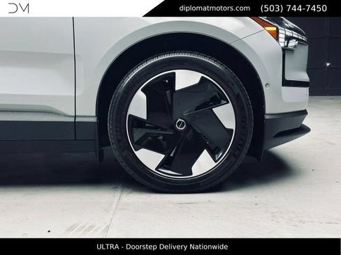 Used 2025 Volvo EX30 Ultra AWD/4WD image 40