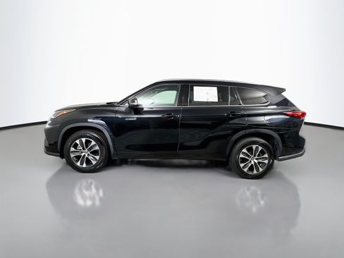 Used 2021 Toyota Highlander XLE FWD image 9